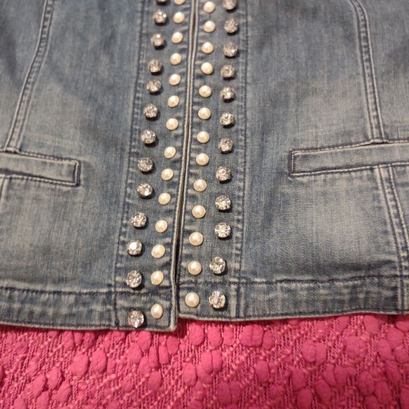 🥰 Embellished Chico's jean jacket - Picture 4 of 7